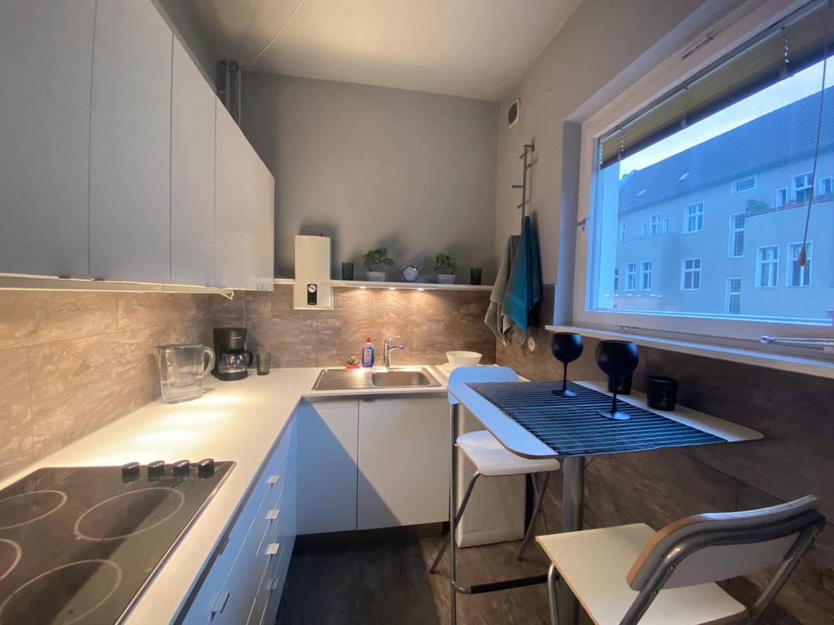 Cozy Modern Apartment With Small Balcony In The Heart Of Berlin Exterior photo
