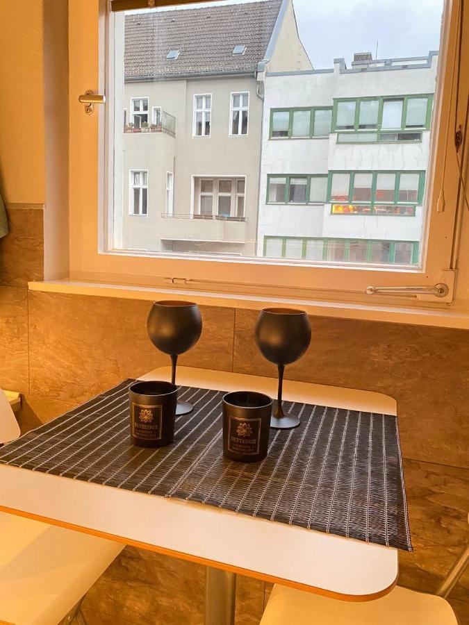 Cozy Modern Apartment With Small Balcony In The Heart Of Berlin Exterior photo